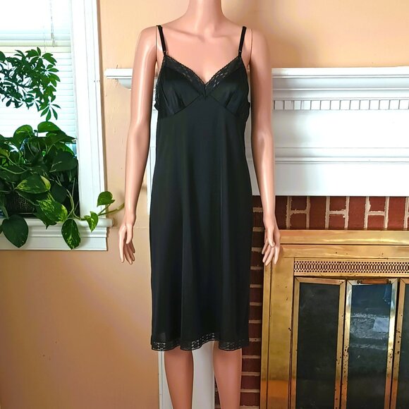 Vanity Fair Vintage Full Slip 36 L Long Black Lace Top & Hem V Neck Made in USA - Picture 3 of 8
